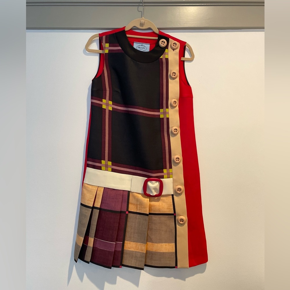 MAGNIFICENT PRADA DRESS 100% SILK LINING 74 % CUPPRO 26 % SILK /